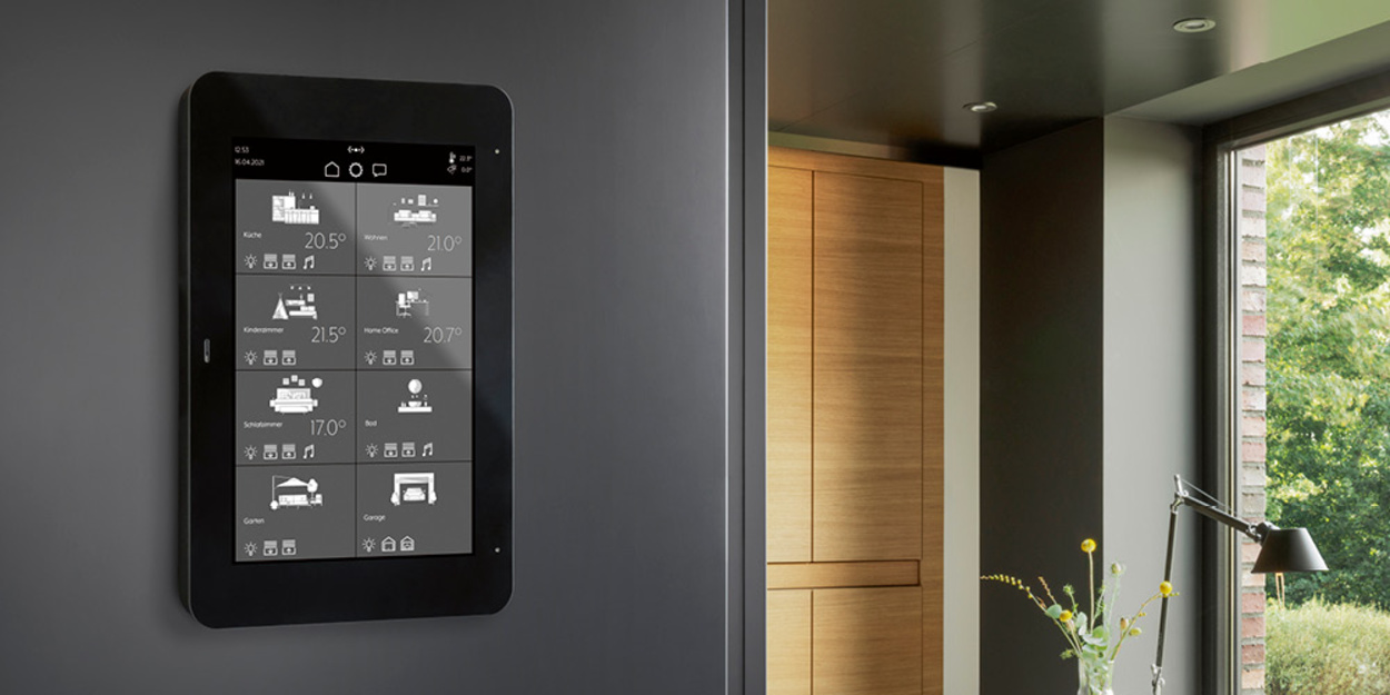 JUNG Smart Panel 8 bei Stotz Elektro-u. Sicherheitstechnik GmbH & Co. KG in Felsberg