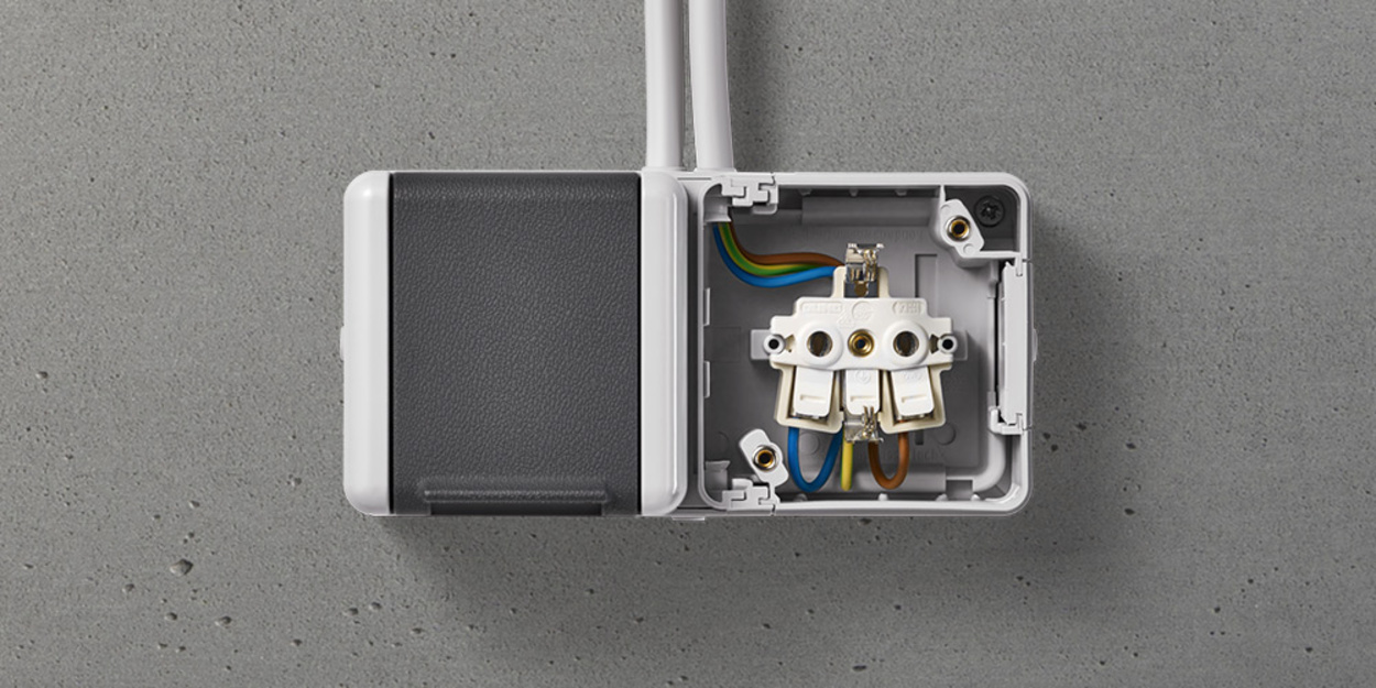 Doppelsteckdose mit Trennsteg bei Stotz Elektro-u. Sicherheitstechnik GmbH & Co. KG in Felsberg