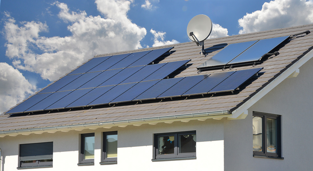 Photovoltaik bei Stotz Elektro-u. Sicherheitstechnik GmbH & Co. KG in Felsberg